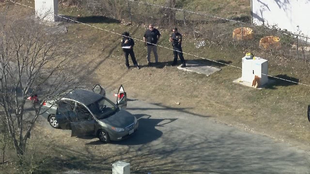 2 dead after shots fired at car in Fort Worth