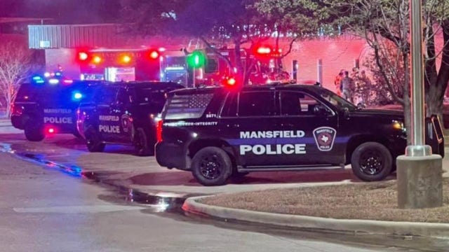 Man dead, child injured after truck crashes into building in Mansfield