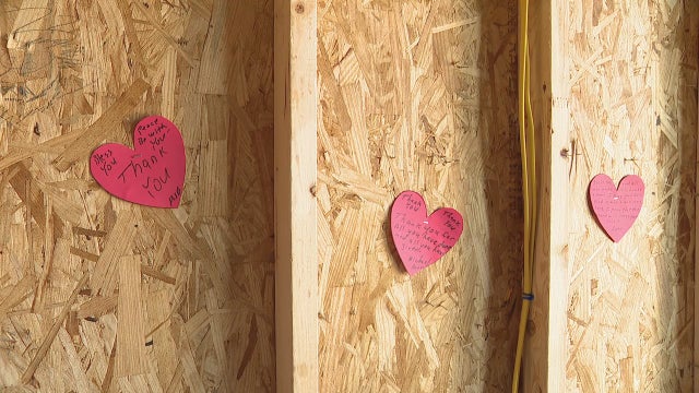 North Texas community covers veteran’s new home with love notes