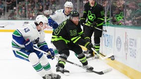 Pettersson scores twice, Canucks rally past Stars 4-1