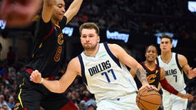 Doncic's 35 points, 13 assists send Mavs past Cavs 120-112