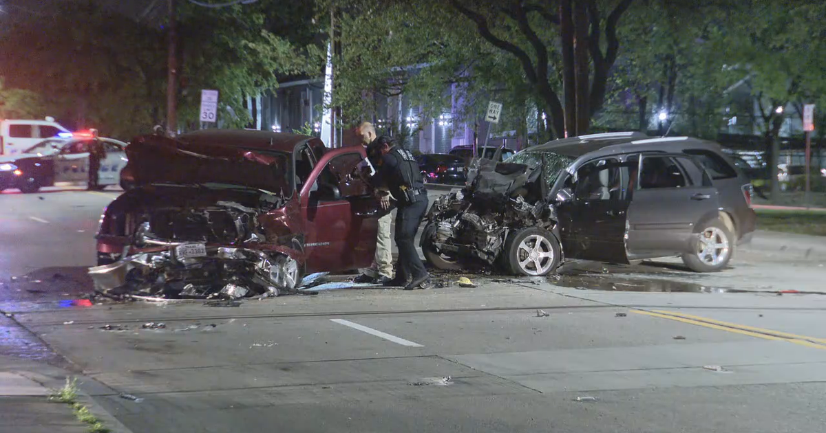 Driver fled head-on crash in Dallas that killed 2 teens, injured 3 ...