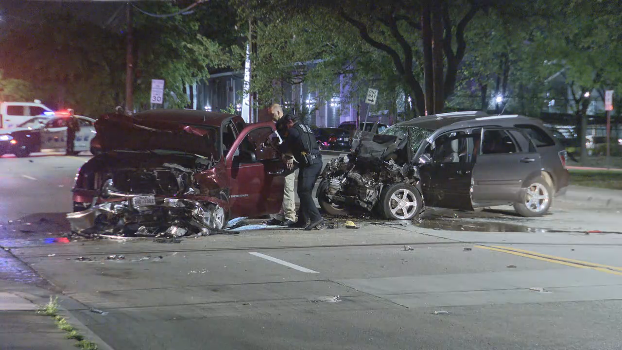 Driver Fled Head-on Crash In Dallas That Killed 2 Teens, Injured 3 ...