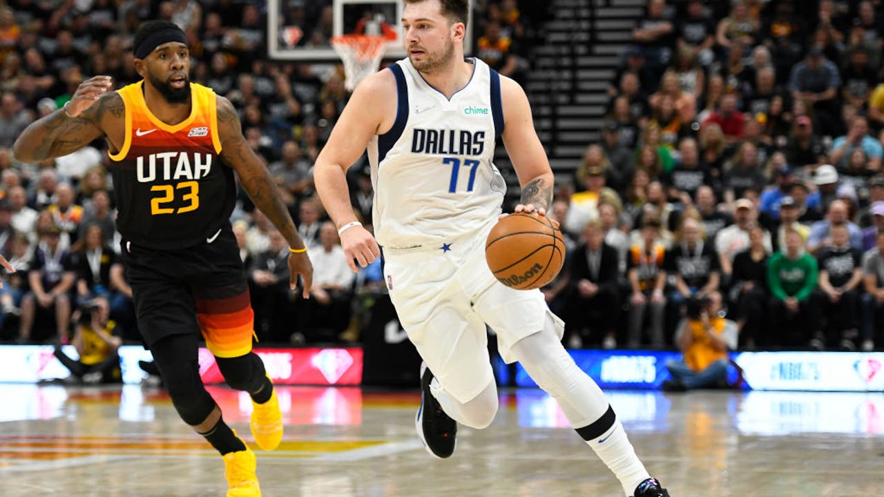 Jazz top Mavericks for 10th straight win, move into 1st in West