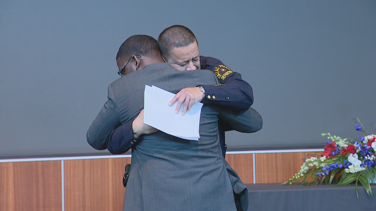 Dallas officer gets award for overcoming life-threatening injury
