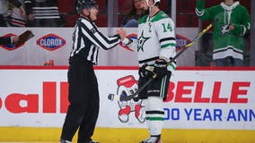 Robertson scores twice in Stars' 6-4 win over Blackhawks