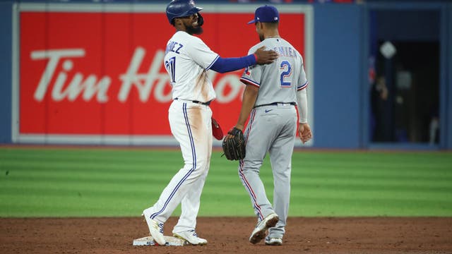 Espinal delivers go-ahead hit, Blue Jays beat Rangers 4-3