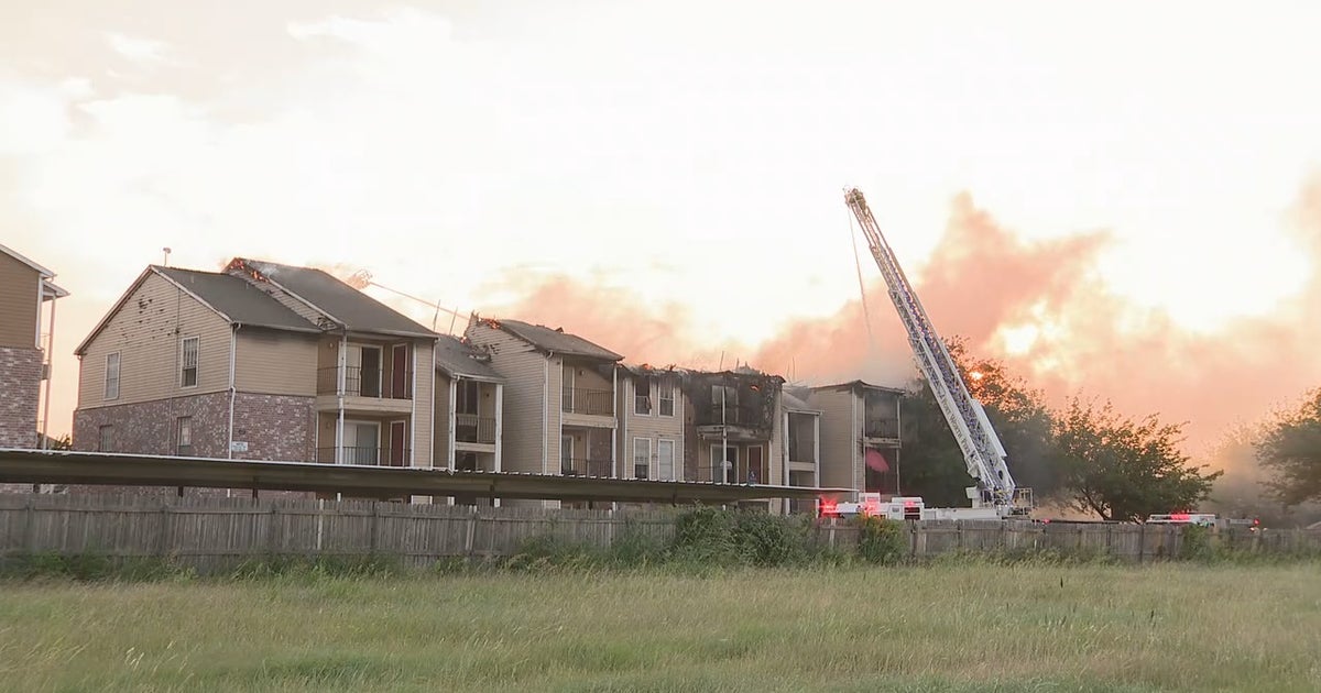 Apartment fire in Fort Worth leaves dozens homeless | FOX 4 Dallas-Fort ...