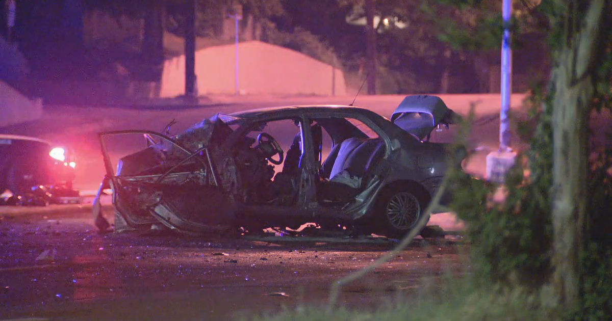 Driver dies after crashing into light pole in Dallas | FOX 4 Dallas ...