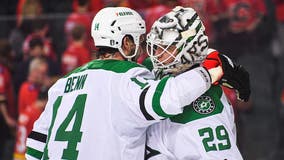 Oettinger makes 29 saves, lift Stars over Flames 2-0