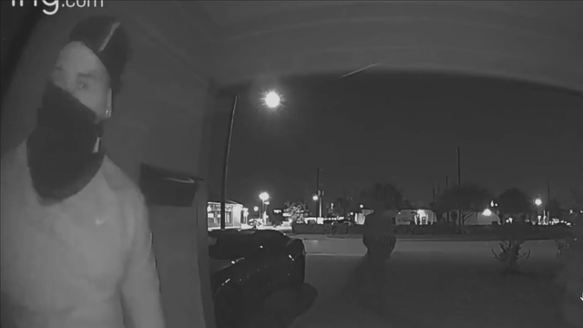 Fort Worth police searching for men who tried to break into homes