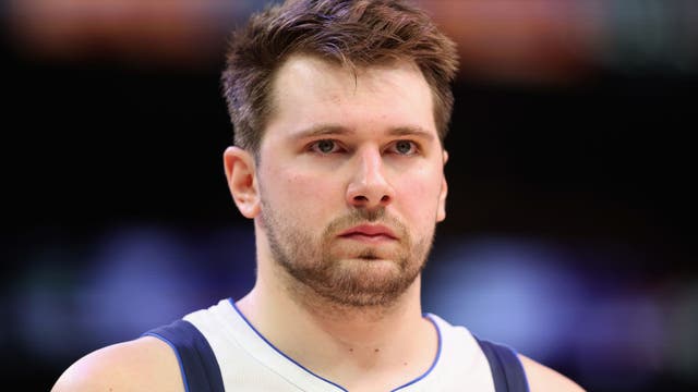 Booker scores 28, Suns rout Mavericks 110-80 for 3-2 lead