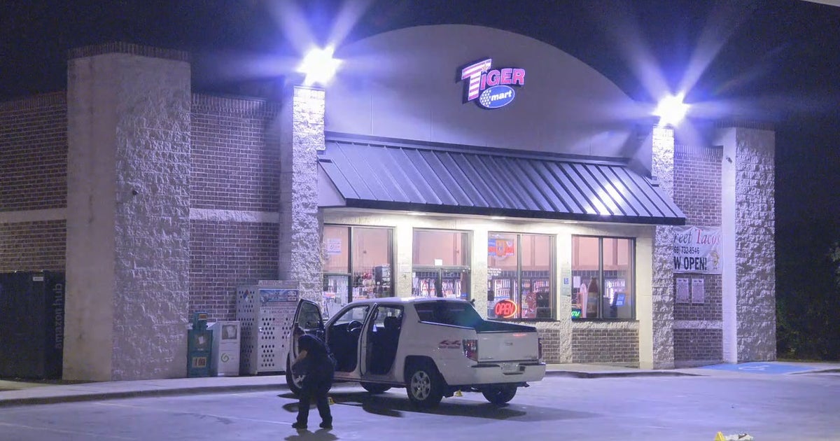 Man killed outside Dallas convenience store | FOX 4 Dallas-Fort Worth