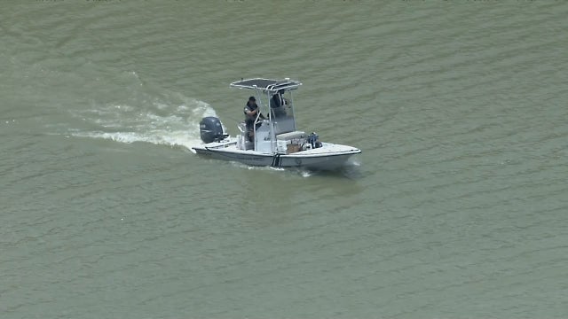 4 rescued, 1 missing after boat overturns on Benbrook Lake