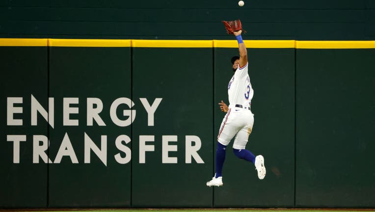 Corey Seager's nifty play, 06/12/2022