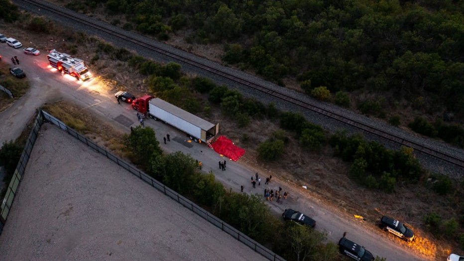 fbe02ad0-At Least 40 Migrants Found Dead In Truck In San Antonio