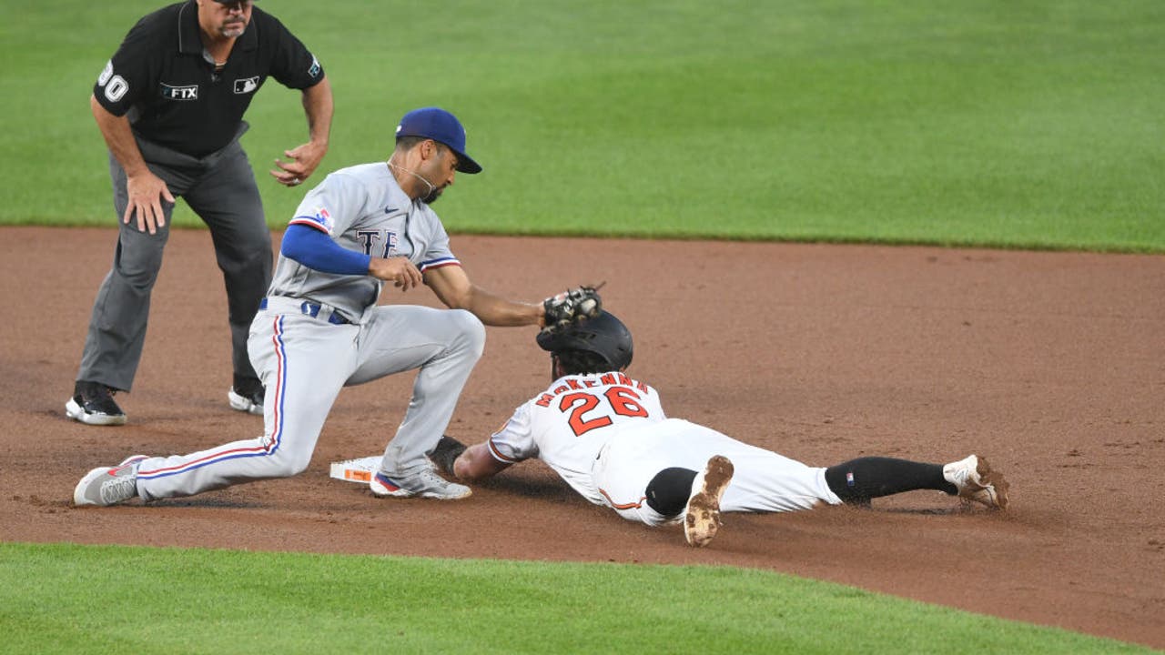 Odor hits game-ending homer for Rangers in 8-7 win over M's