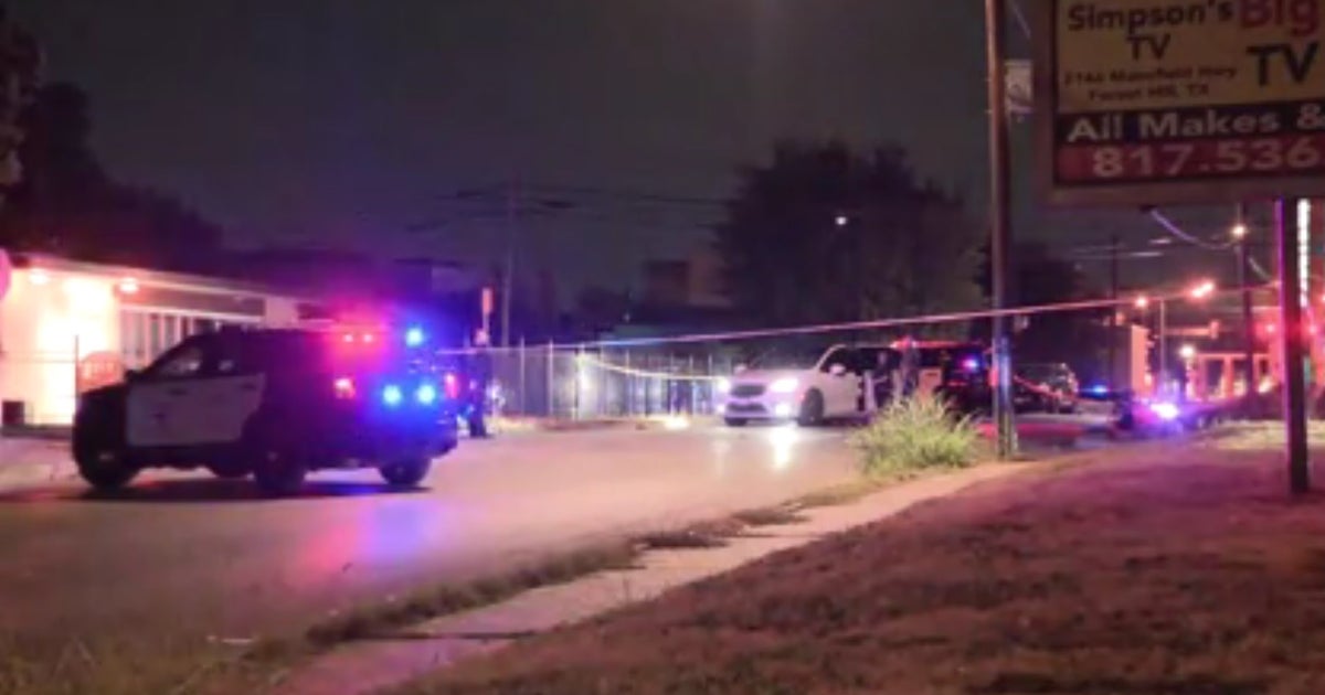 Police seek driver who fled fatal pedestrian crash in Fort Worth | FOX ...