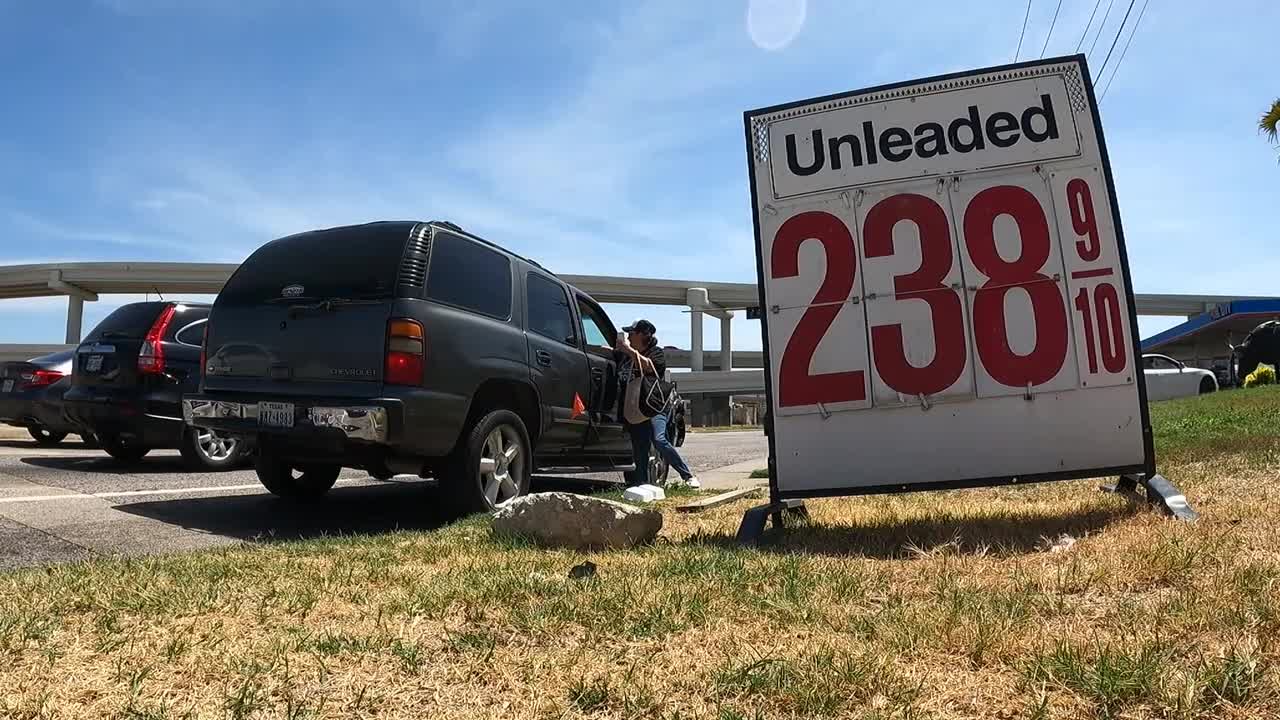 Conservative grassroots group drops gas prices to $2.38 at Dallas gas station - Vimarsana News