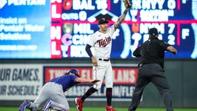 Twins beat Rangers 2-1