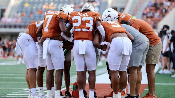 Texas unranked and hoping to ride Robinson to turnaround