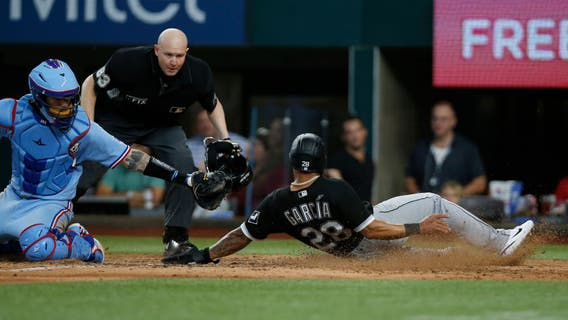 Chicago pounds out 15 hits, beats Texas 8-2 for series split