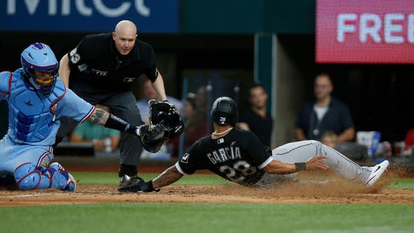 Chicago pounds out 15 hits, beats Texas 8-2 for series split