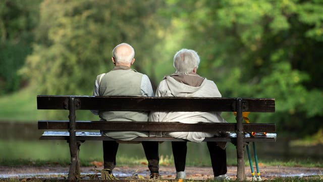 Men have high probability of outliving women, study says — especially with certain lifestyle factors