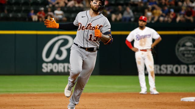 Tigers beat Keuchel and Rangers 11-2