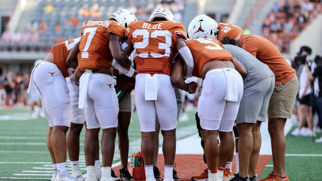 Texas unranked and hoping to ride Robinson to turnaround