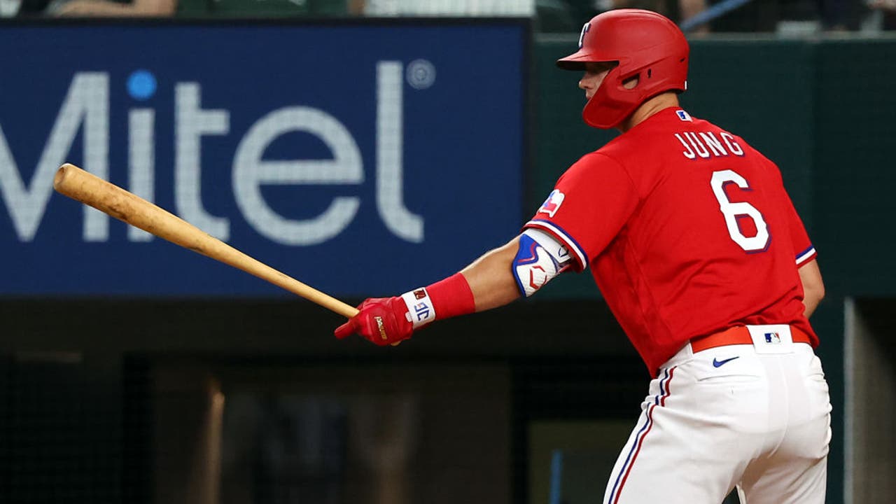 Texas Rangers' Josh Jung leaves game vs. Reds after taking a pitch off left  hand