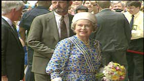 What Queen Elizabeth did during her visit to Dallas in 1991