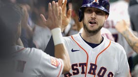 Altuve scores on wild pitch in 10th, Astros beat Texas 4-3