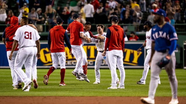 Refsnyder completes Red Sox rally for 9-8 win over Rangers