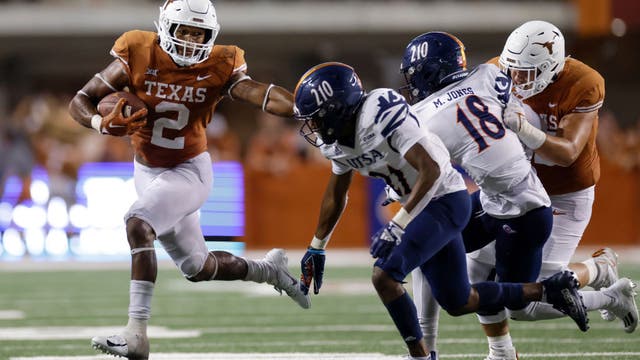 Robinson's 3 TDs power No. 21 Texas over UTSA 41-20