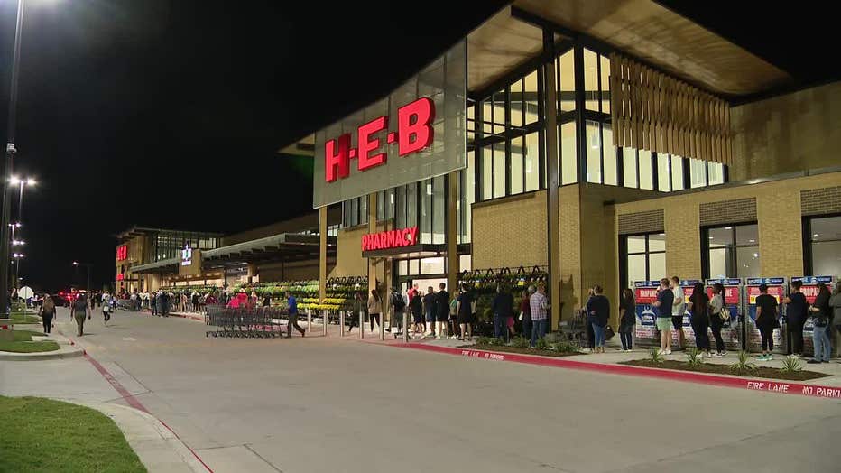 H-E-B Shoppers Wait In Line For Frisco Store's Opening | FOX 4 Dallas ...