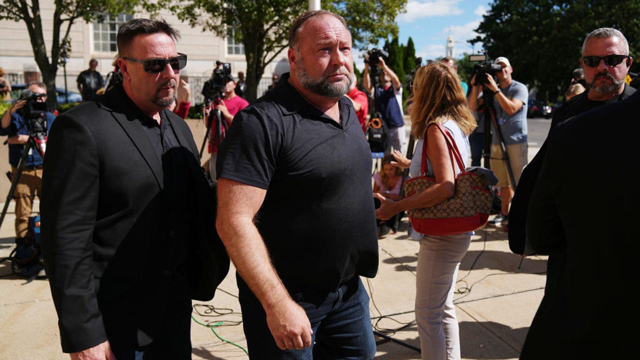 Alex Jones Seeks New Trial After $1B Sandy Hook Verdict | FOX 4 Dallas ...