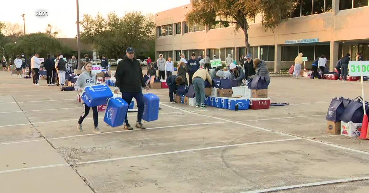 Volunteers help Meals on Wheels deliver Thanksgiving meals to Dallas ...