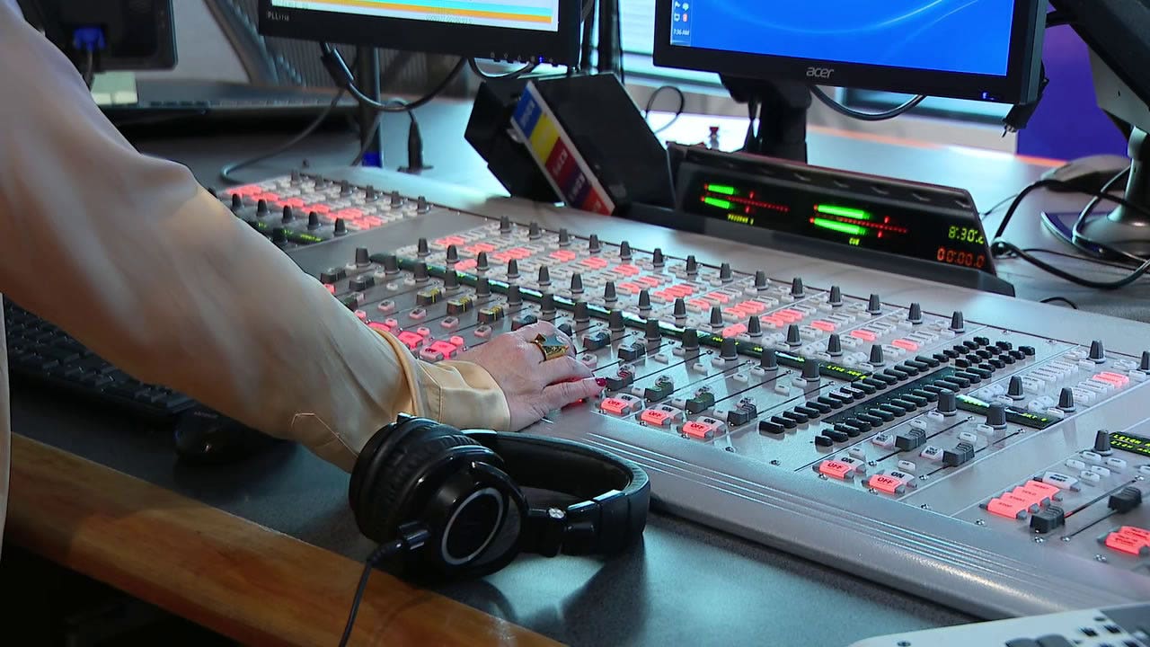 Dallas Radio Station Flips To Full Time Christmas Station FOX 4   Radio Station 