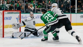 Stars score 4 times in second period, beat Los Angeles 5-2