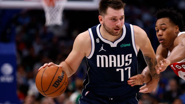 Doncic's 30-point streak hits 8 games as Mavs beat Raptors