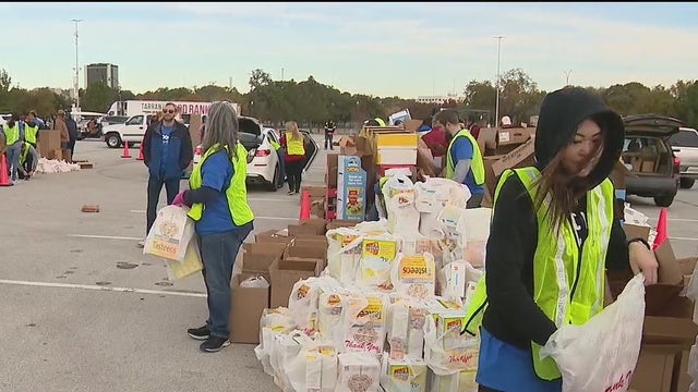 Tarrant Area Food Bank to hand out thousands of Thanksgiving meals Thursday