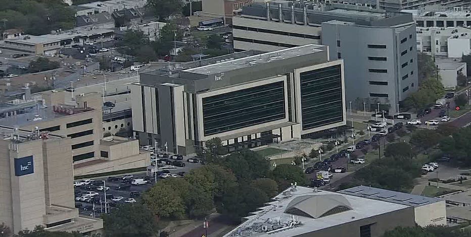 NorthPark Center's 'Five Hammering Men' Are Taking A Break – NBC 5  Dallas-Fort Worth