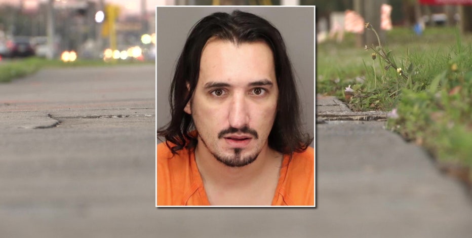 Man behind bars after domestic violence victim slips note to Pinellas store clerk, deputies say
