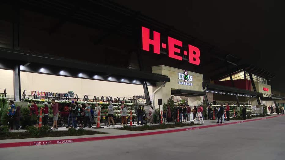 Crowd Gathers For Another H-E-B Store To Open In North Texas – This ...