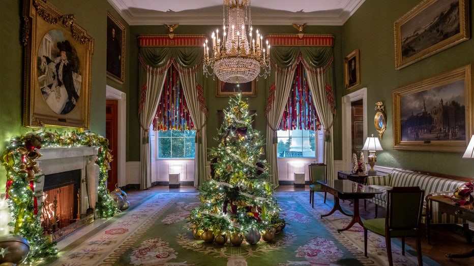 WhiteHouseHolidayDecor_GreenRoom.jpg