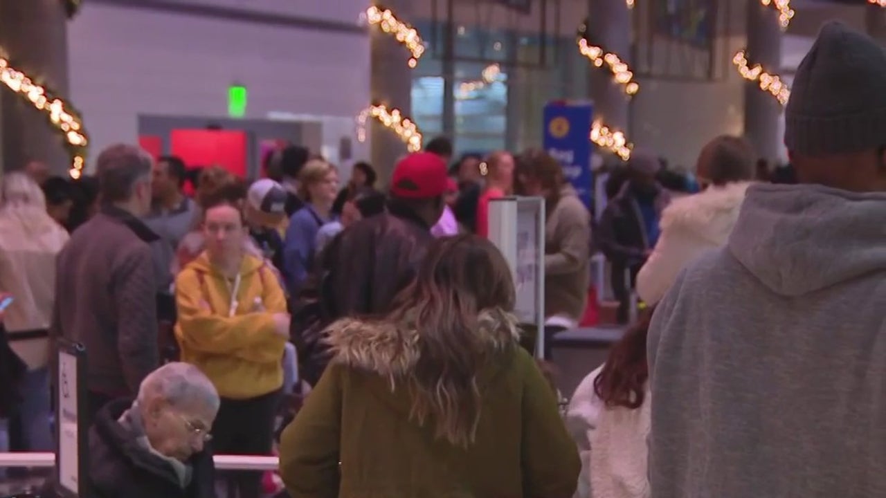 Southwest Airlines flight cancellations leave Christmas travelers stranded at Love Field - Vimarsana News