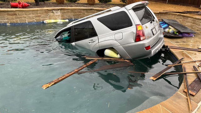 SUV crashes into Lake Worth swimming pool