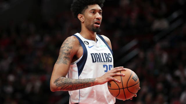 Mavericks' Wood to miss multiple games with broken thumb