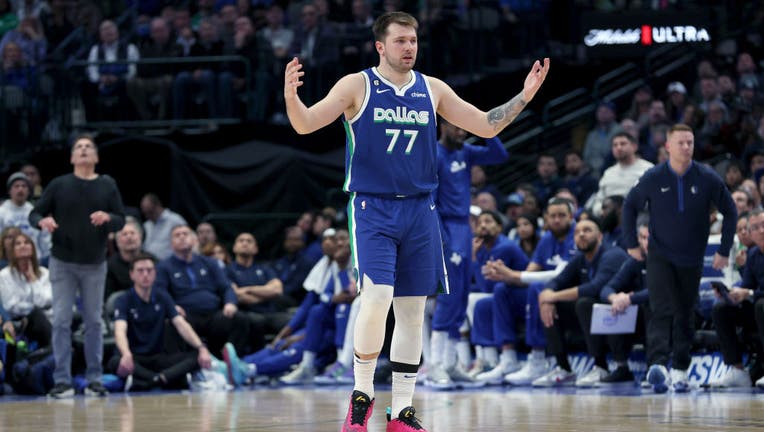 Video: Luka Doncic rips his jersey after missing free throws